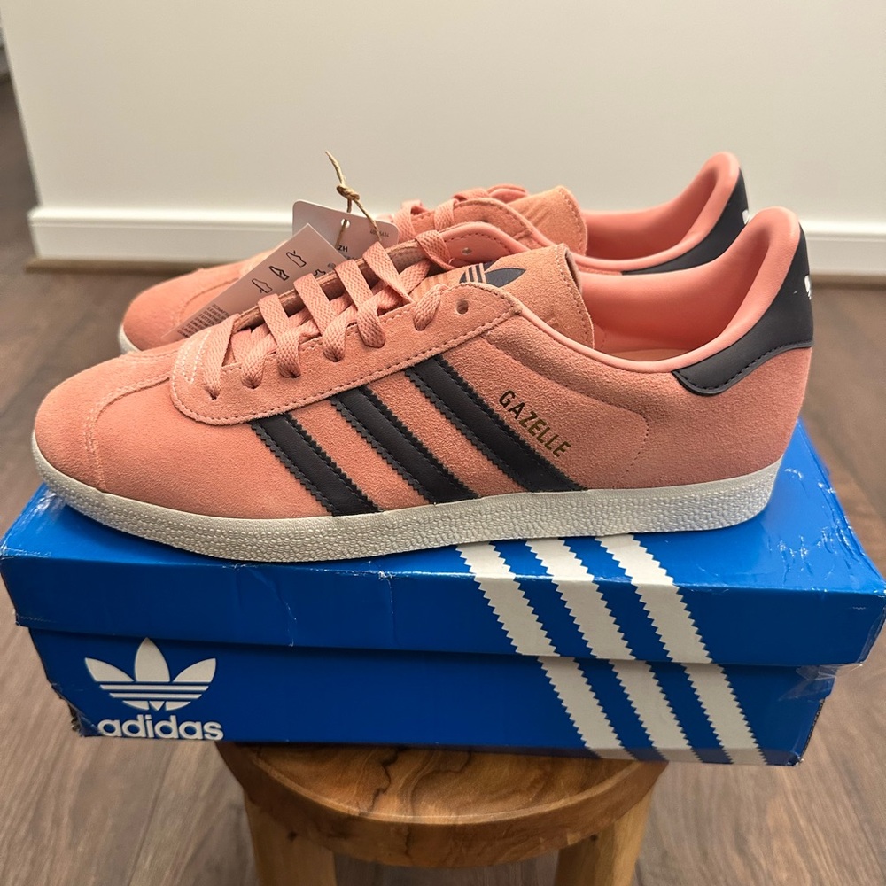 Adidas Gazelle Men’s Athletic Pink Black White Sneakers JH5388, Size 9